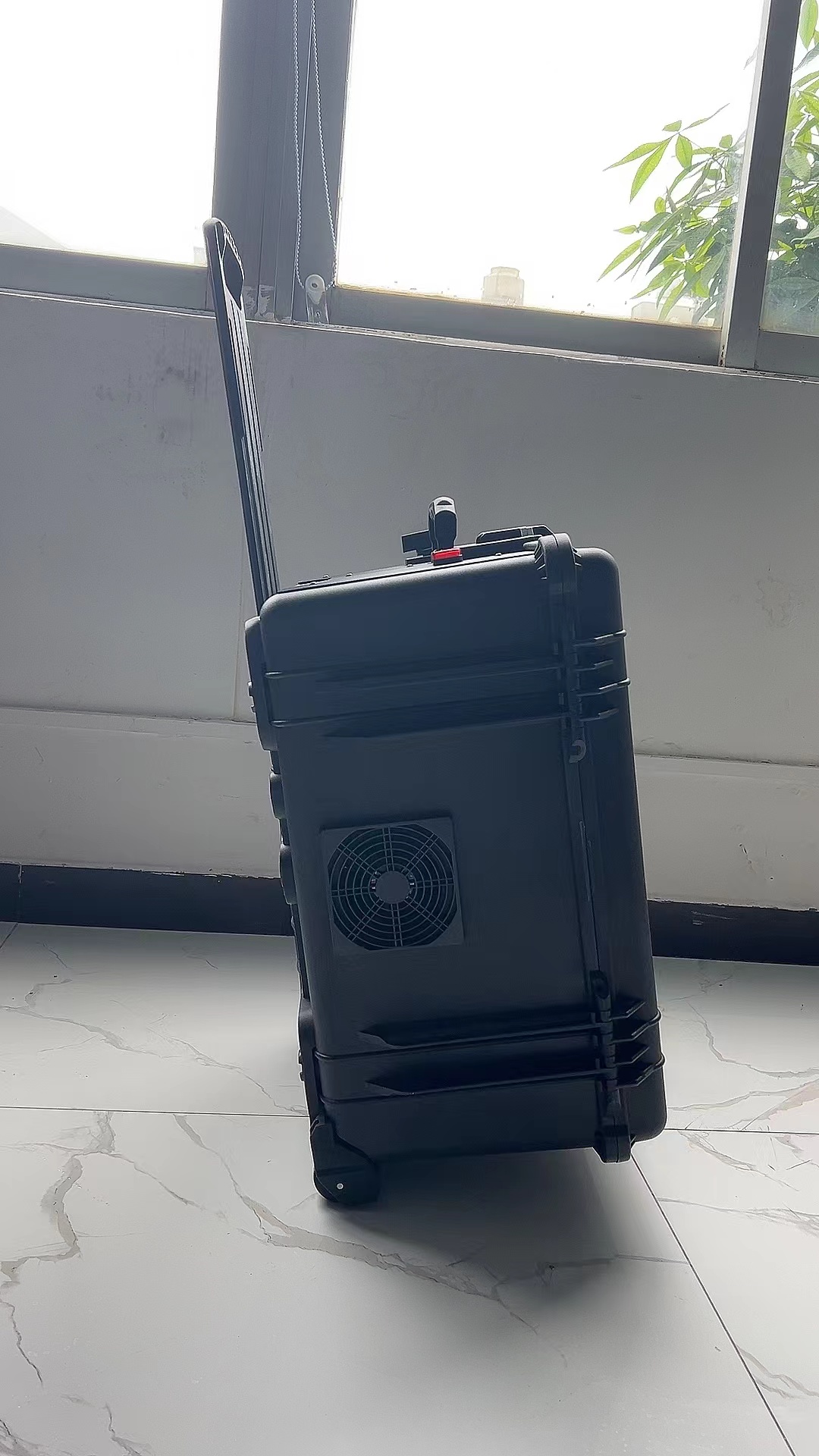 西山手拉箱型移动通信干扰器